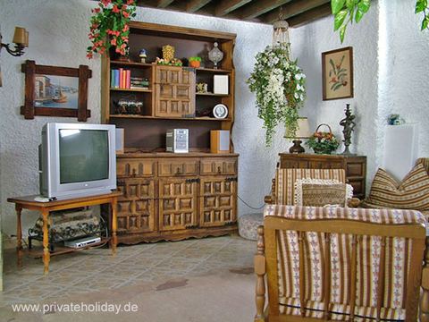 Living area with TV and wooden cabinet – Poris de Abona, Tenerife