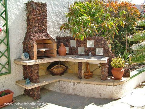 Outdoor brick barbecue area with counter and sink – Poris de Abona, Tenerife