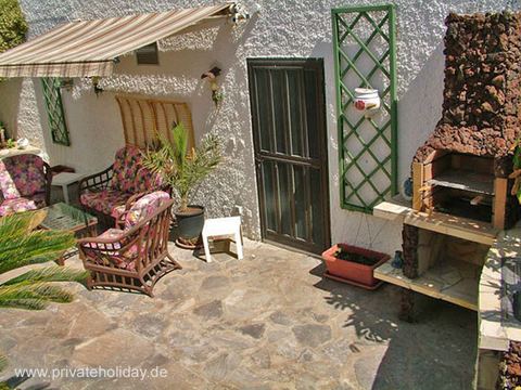 Covered terrace with seating area and barbecue – Poris de Abona, Tenerife