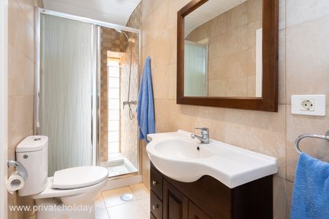Bathroom with shower and sink – Igueste de San Andrés, Tenerife
