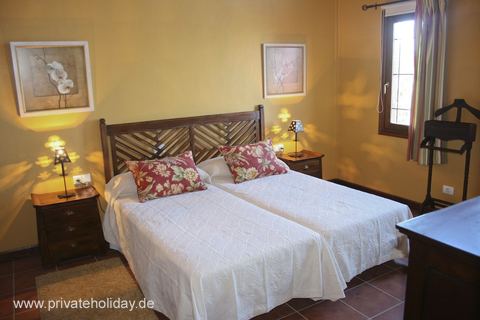 Slaapkamer met tweepersoonsbed en nachtkastjes – Puerto de la Cruz, Teneriffa