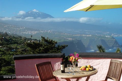Terrace with table and Teide view – La Matanza, Tenerife
