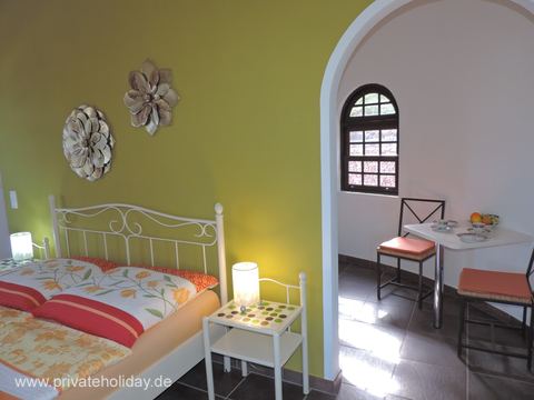 Bedroom with double bed and dining nook – La Matanza, Tenerife