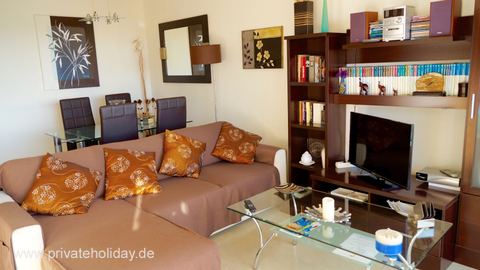 Salon avec canapé et table en verre – Costa Calma, Fuerteventura