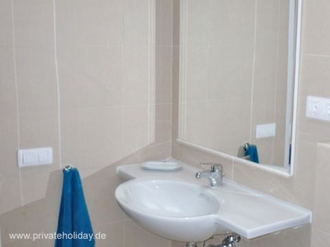 Bathroom with single sink and mirror – Playa del Inglés, Gran Canaria