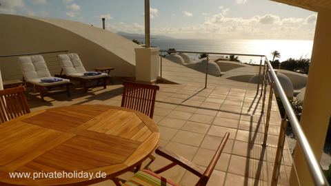 Terrace with wooden table and sea view – Costa Calma, Fuerteventura