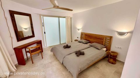 Bedroom with double bed and desk – Costa Calma, Fuerteventura
