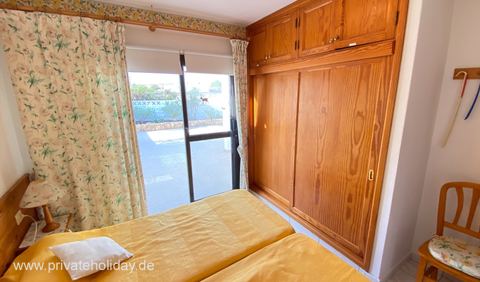 Dormitorio con armario empotrado y cama doble – Costa Calma, Fuerteventura