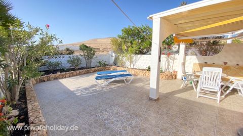 Terraza con tumbona y zona de estar cubierta – Costa Calma, Fuerteventura