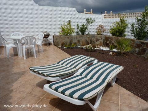 Terrasse mit Liegen und Esstisch – Costa Calma, Fuerteventura