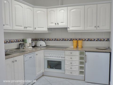 Witte keuken met oven en koelkast – Costa Calma, Fuerteventura