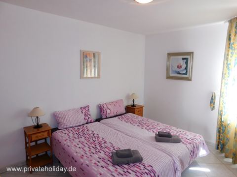 Slaapkamer met tweepersoonsbed en daglicht – Costa Calma, Fuerteventura