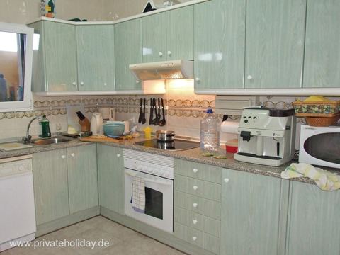 Cocina luminosa con electrodomésticos integrados – Costa Calma, Fuerteventura