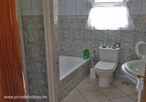 Łazienka z wanną i umywalką – Costa Calma, Fuerteventura