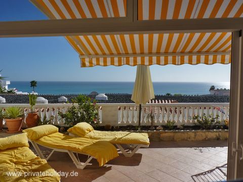 Sonnenterrasse mit Liegen und Meerblick – Costa Calma, Fuerteventura