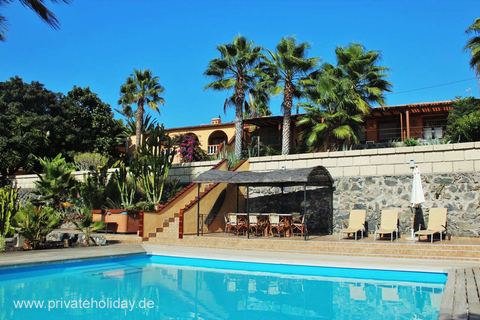 Poolbereich mit überdachter Terrasse und Liegen – Guía de Isora, Teneriffa