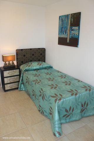 Eenpersoonskamer met bed en nachtkastje – Chio, Teneriffa