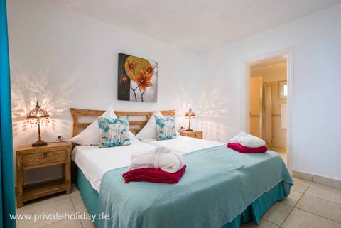 Slaapkamer met tweepersoonsbed en nachtkastjes – Chio, Teneriffa