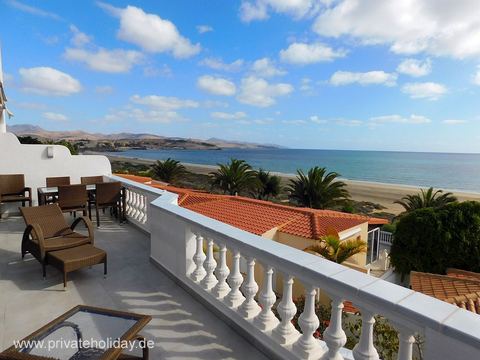 Terrasse mit Liegestühlen und Meerblick – Costa Calma, Fuerteventura