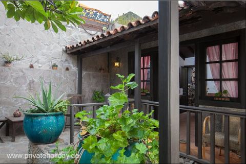 Patio with plants and seating area – Igueste de Candelaria, Tenerife