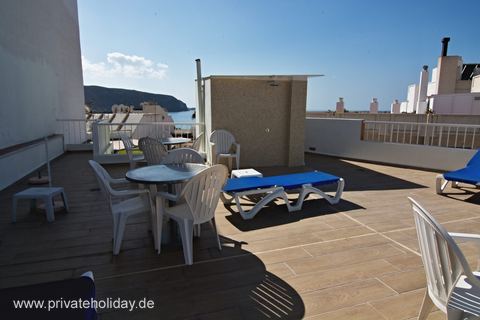 Dakterras met zitgedeelte en ligbedden – Los Cristianos, Teneriffa
