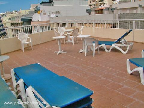 Taras na dachu z leżakami i miejscami do siedzenia – Los Cristianos, Tenerife