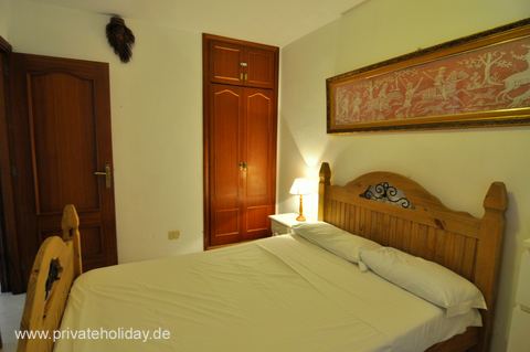 Bedroom with double bed and wardrobe – Los Cristianos, Tenerife