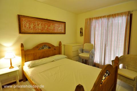 Bedroom with double bed and balcony door – Los Cristianos, Tenerife