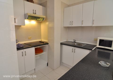 Kitchen with stove, sink and microwave – Los Cristianos, Tenerife