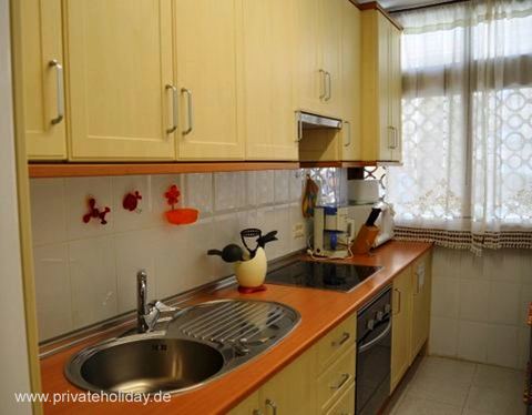 Cocina con encimera y placa – Los Cristianos, Tenerife