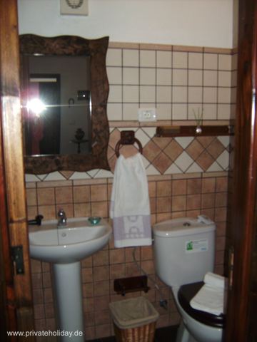 Badkamer met wastafel en toilet – La Guancha, Teneriffa
