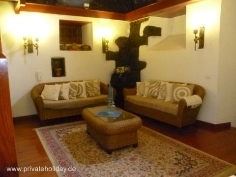 Salón con dos sofás y alfombra – Tacoronte, Tenerife