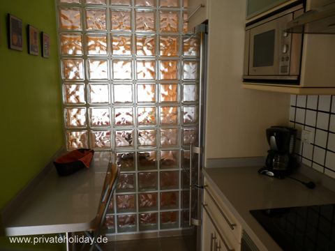Kitchen with countertop and breakfast table – Costa Calma, Fuerteventura