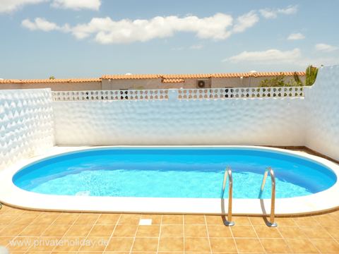 Private pool with white surround – Costa Calma, Fuerteventura