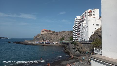 Vista costera con rocas y dársena – Icod de los Vinos, Tenerife