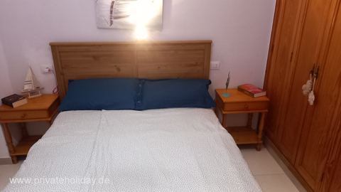 Dormitorio con cama doble y mesillas – Icod de los Vinos, Tenerife