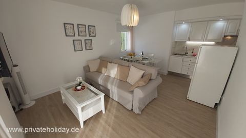 Espace salon avec canapé et cuisine ouverte – Los Cristianos, Ténérife