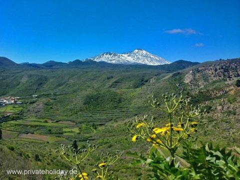 Paisaje de montaña con cumbre nevada y valle – Guía de Isora, Tenerife