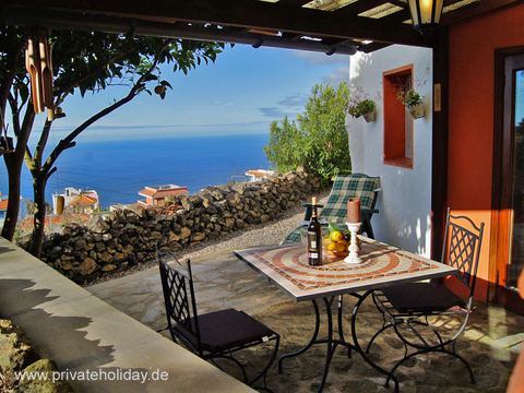 Covered terrace with table and sea view – Garachico, Tenerife