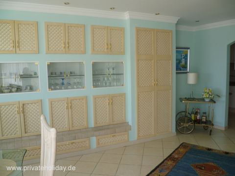 Salon z witrynami i wózkiem pomocniczym – Chayofa, Tenerife