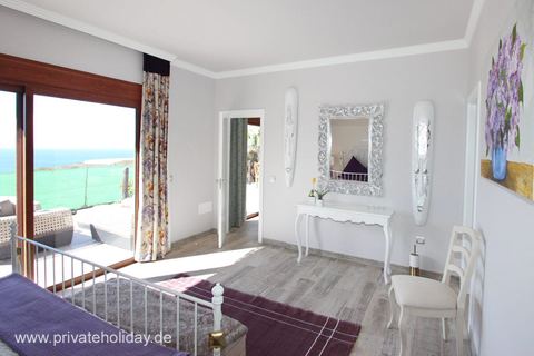 Bedroom with sea view and terrace – Guía de Isora, Tenerife