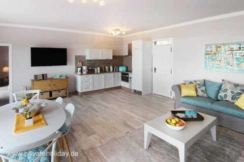 Open-plan living area with kitchen and dining table – Guía de Isora, Tenerife