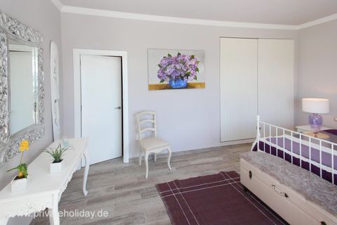 Bedroom with single bed and desk – Guía de Isora, Tenerife