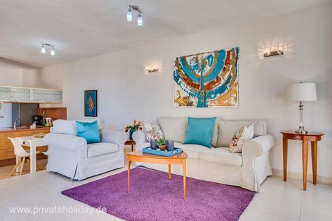 Lichte woonkamer met bank en keukenhoek – Guía de Isora, Teneriffa