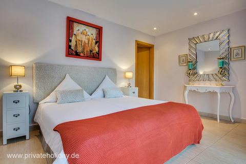 Lichte slaapkamer met tweepersoonsbed en kaptafel – Guía de Isora, Teneriffa