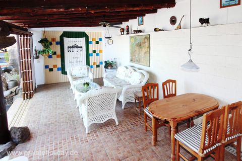 Overdekt terras met zithoek en eettafel – Alcalá, Teneriffa