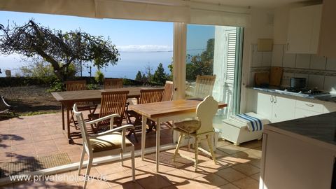 Jadalnia z drzwiami tarasowymi i widokiem na morze – Chio, Tenerife