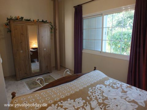Slaapkamer met kledingkast en raam – La Orotava, Teneriffa