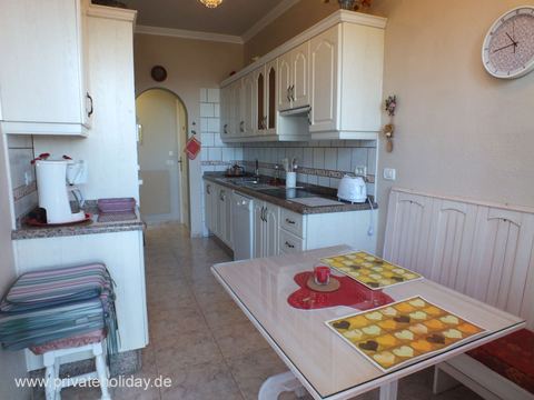 Keuken met eettafel en vensterbank – La Orotava, Teneriffa