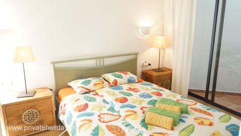 Schlafzimmer mit Doppelbett und Schiebetür – Costa Calma, Fuerteventura